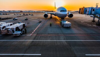Un avion en Irlande - Photo by VOO QQQ - Unsplash