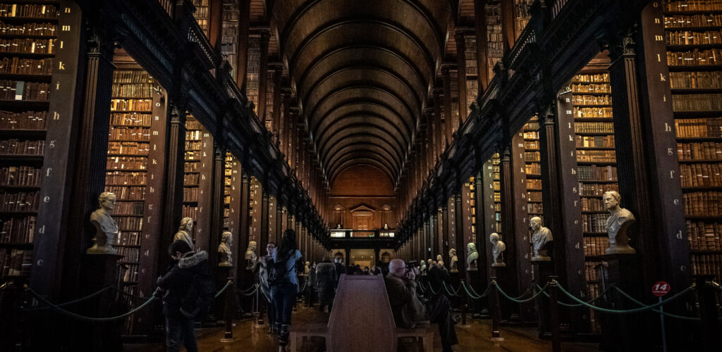 La Vieille bibliothèque de Trinity College à Dublin - © Andres Conema