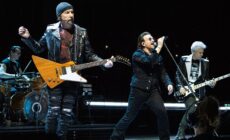 U2 en concert avec Bono et The Edge - Paul Jones - cc