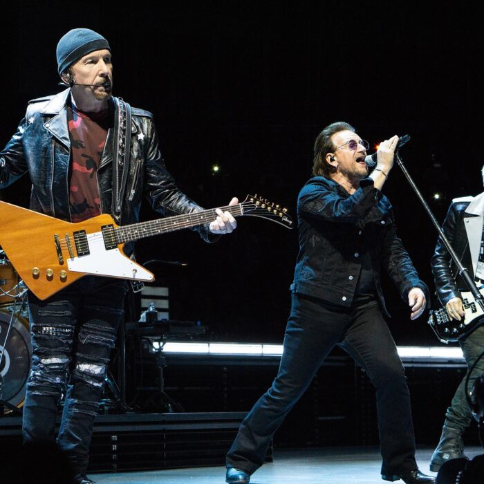 U2 en concert avec Bono et The Edge - Paul Jones - cc