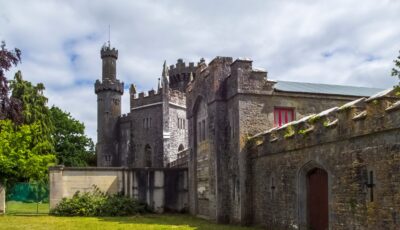 Le Charleville castle - © andrew