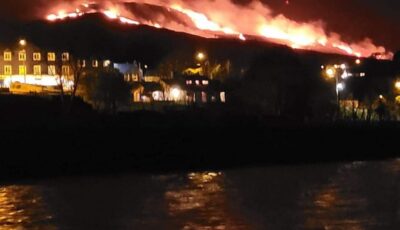 Mount Gabriel en flamme, près de Schull - Gavin O Callaghan - @gavinocal - TWITTER