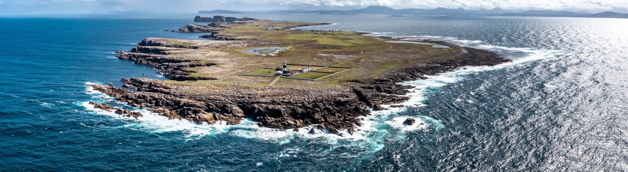 Tory Island Lighthouse - © Lukassek