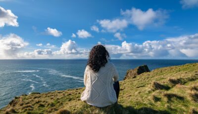 Femme voyageant seule en Irlande - © AlbertMi