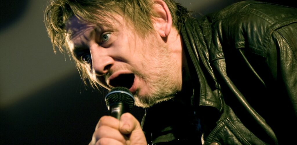 Muere Shane MacGowan, cantante de rock internacional, esto sabemos - Fama