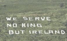 We serve no King but Ireland : un message de protestation est apparu à Belfast à l'occasion du couronnement de Charles III