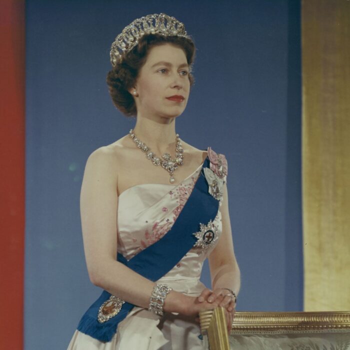 Reine Elzabeth II - BiblioArchives / LibraryArchives - cc