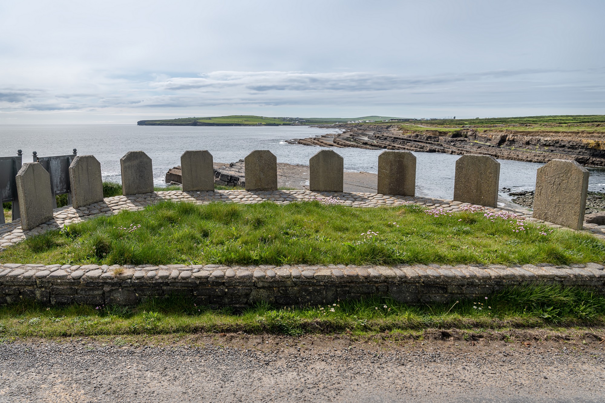 Grave of the Yellow Men • Guide