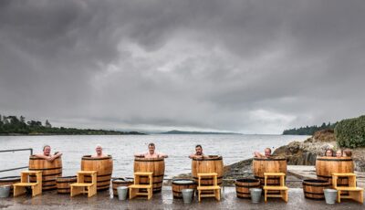 Des bains d'algues en tonneaux sont proposés par La Wild Atlentic Way Seaweeds baths - wildatlanticseaweedbaths.com