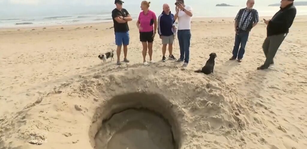 Le prétendu cratère découvert sur la plage de Portmarnock - Virgin Media