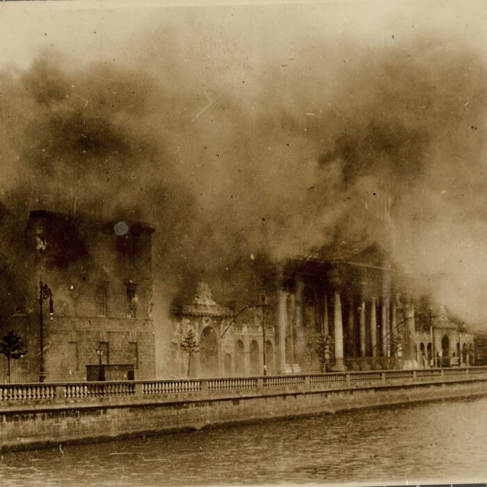 Les Four Courts bombardés pendant la Bataille de Dublin - Public Domain