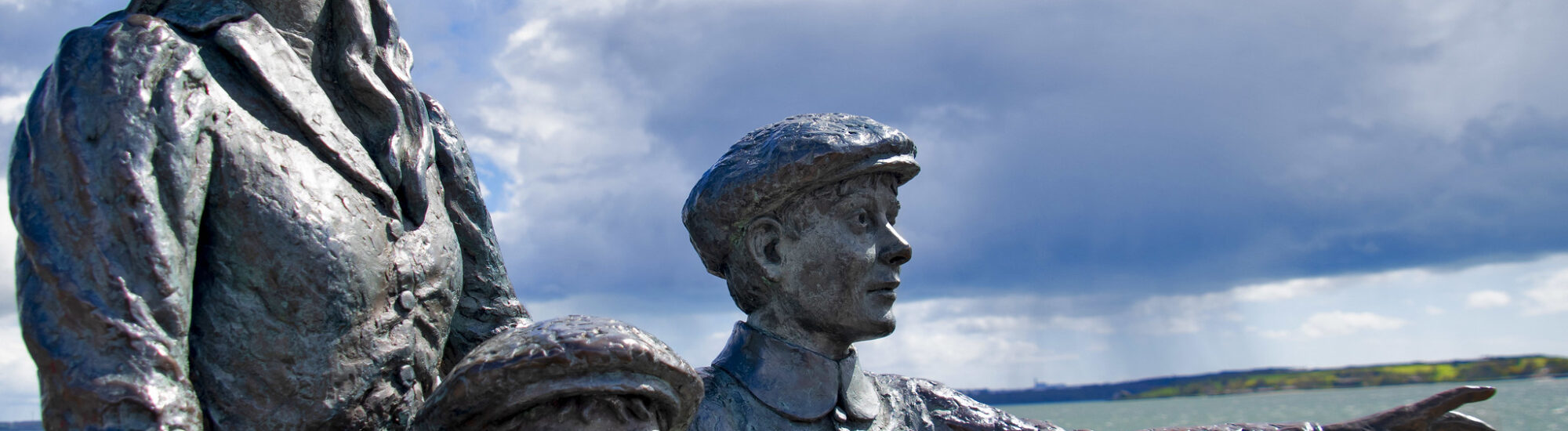 Statue de Annie Moore, jeune femme évoquée dans la chanson 