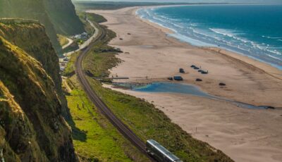 Un train traversant l'Irlande du Nord - © pfeifferv