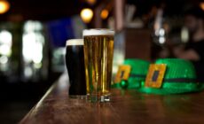 Bières lors de la Saint Patrick en Irlande - © Rocio