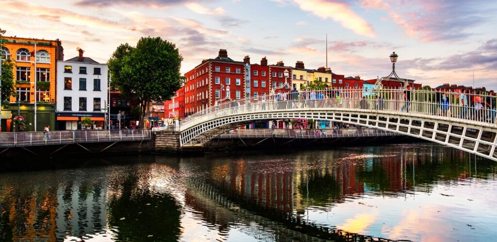 Dublin's Ha'Penny Bridge - © Madrugada Verde  