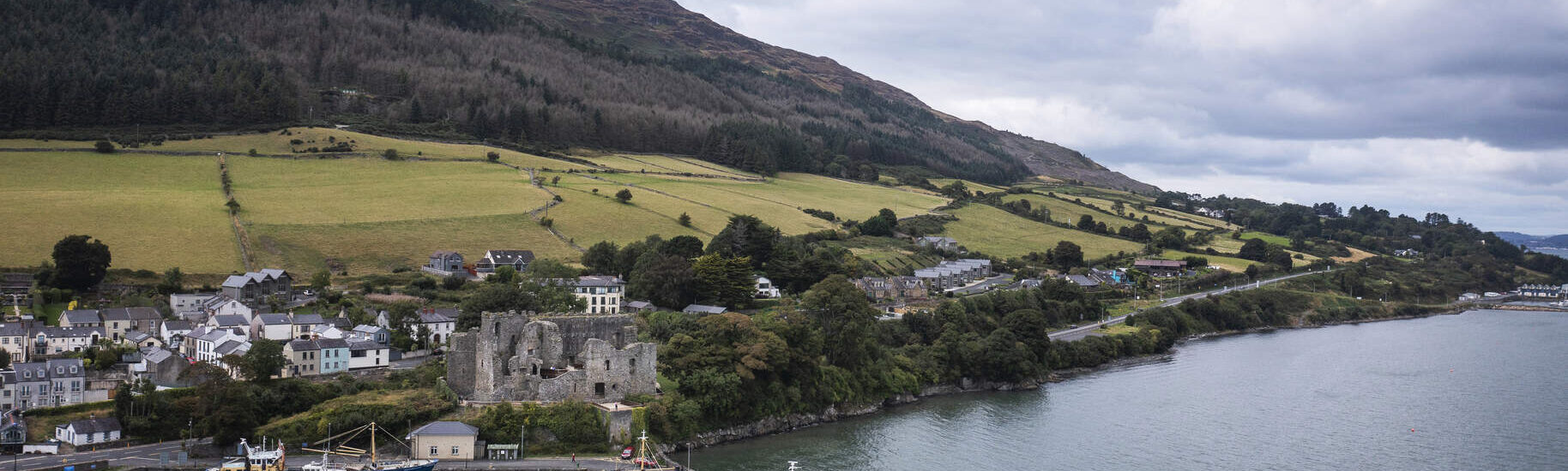 Carlingford castle - © Paul Lindsay - Tourism Ireland 