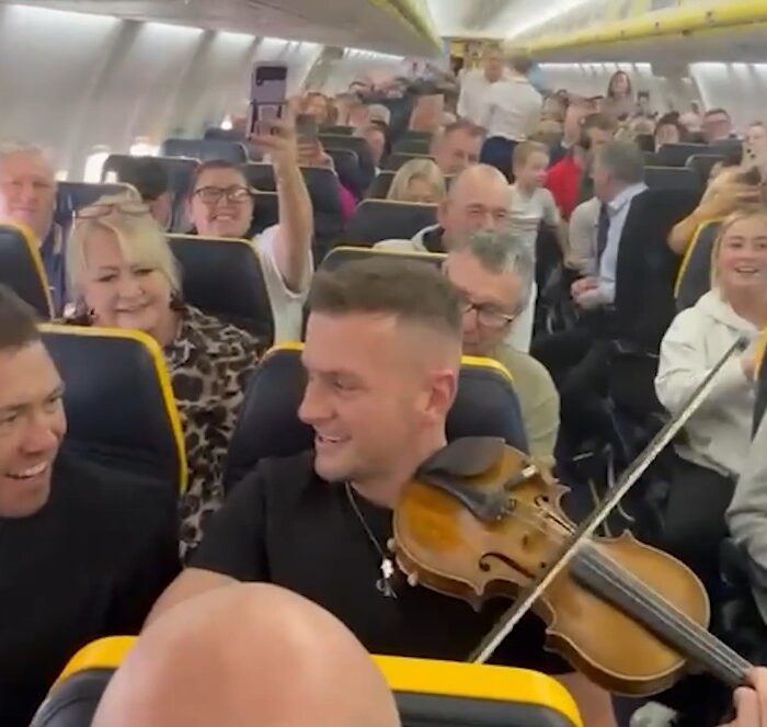 Un vol Ryanair s'est transformé en concert improvisé de musique irlandaise !