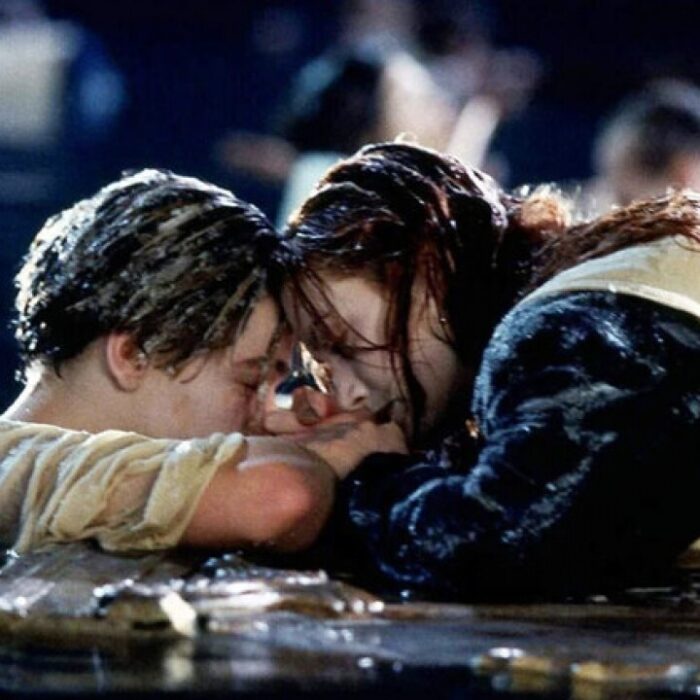 Scène du film Titanic, avec la célèbre porte en bois