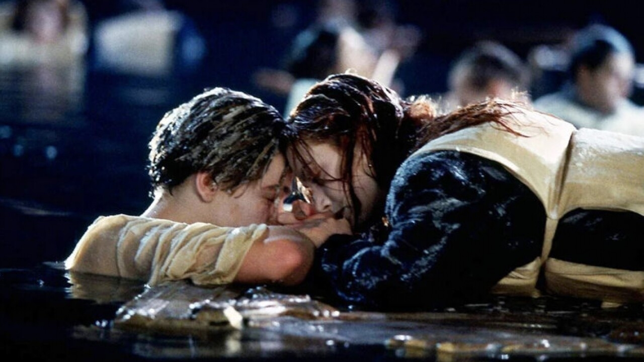 Scène du film Titanic, avec la célèbre porte en bois