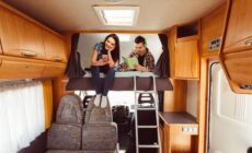 Le campervan offre tout le confort nécessaire à un road-trip irlandais - © martin-dm - Canva Pro