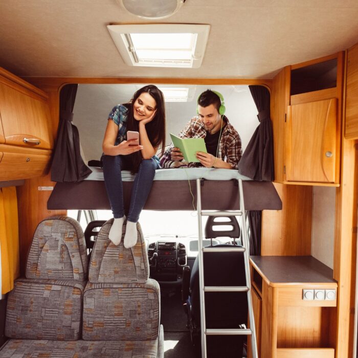 Le campervan offre tout le confort nécessaire à un road-trip irlandais - © martin-dm - Canva Pro