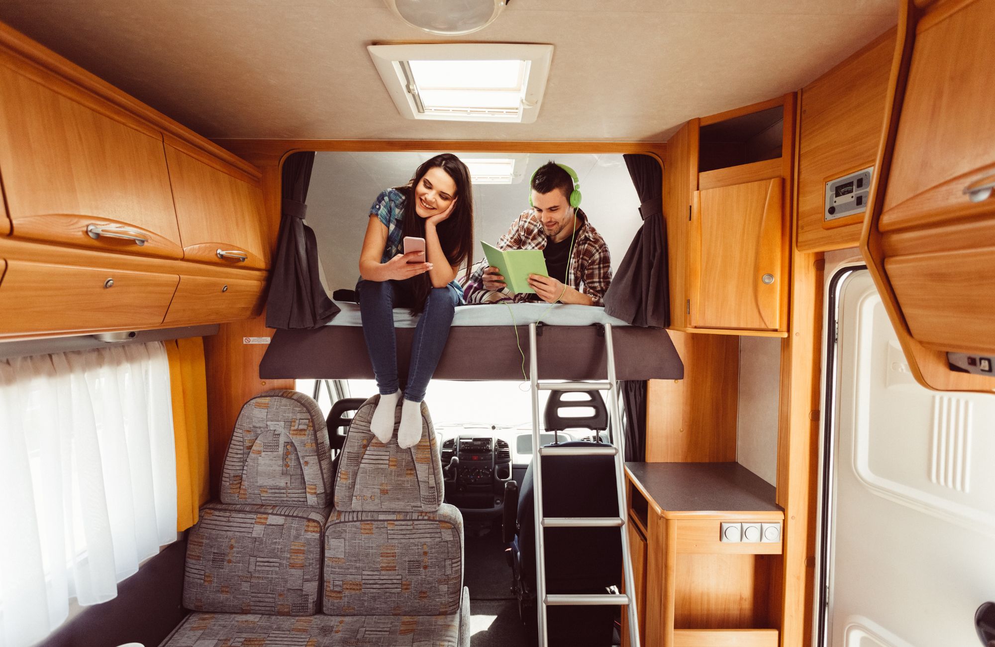 Le campervan offre tout le confort nécessaire à un road-trip irlandais - © martin-dm - Canva Pro