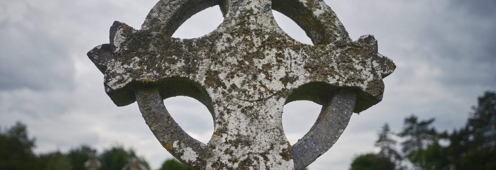 High Cross, Clonmacnoise - Roamer - © Fáilte Ireland 