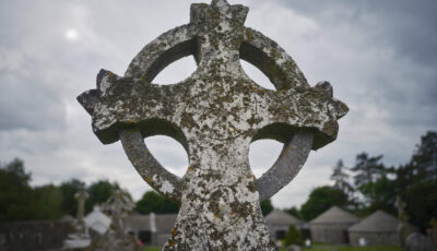 High Cross, Clonmacnoise - Roamer - © Fáilte Ireland
