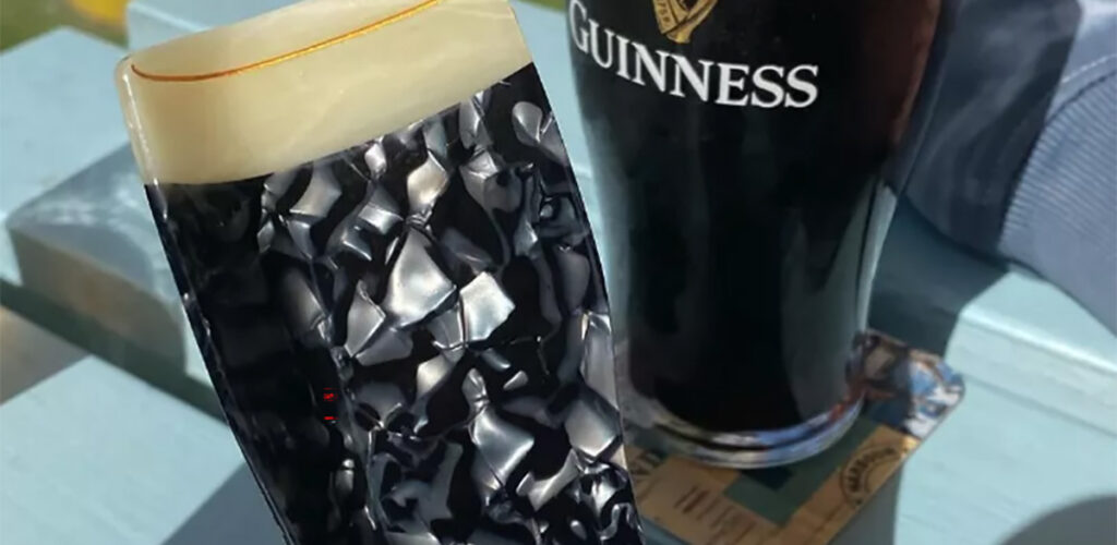 Une pince à cheveux en forme de Guinness - © d.r.e.a.m.deli (Instagram)