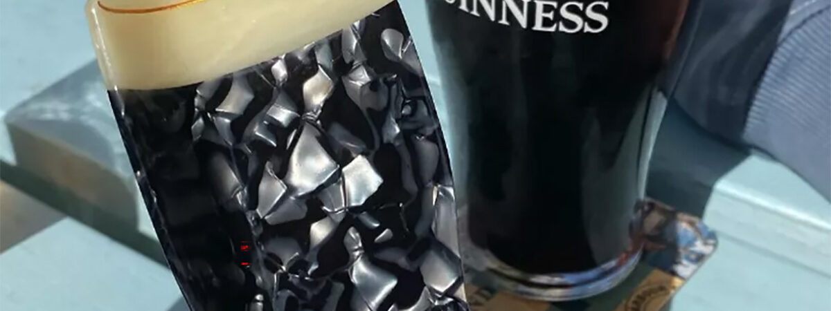 Une pince à cheveux en forme de Guinness - © d.r.e.a.m.deli (Instagram)