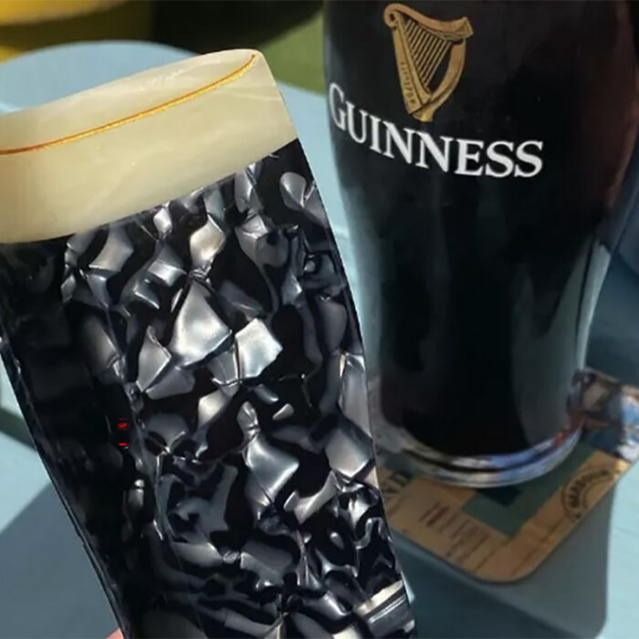Une pince à cheveux en forme de Guinness - © d.r.e.a.m.deli (Instagram)