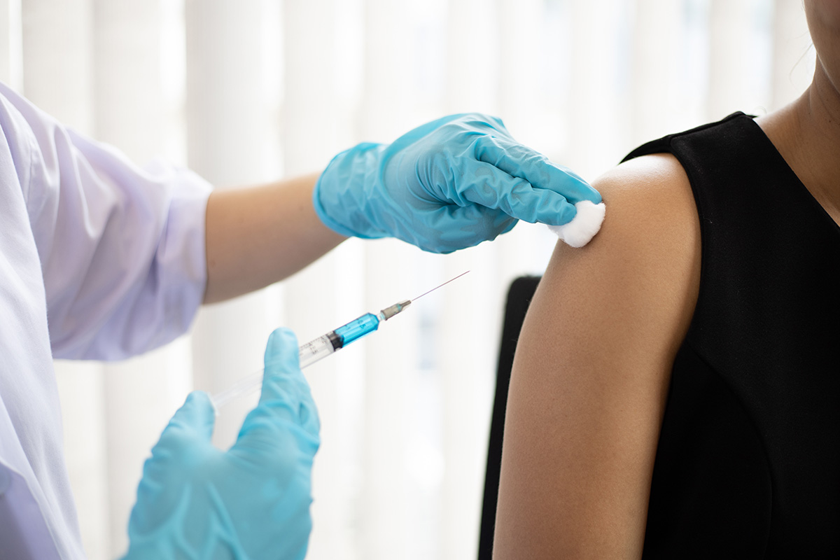 Faut-il se vacciner pour voyager en Irlande ? - © Puwasit Inyavileart