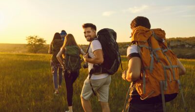 Partez randonner en Irlande l'esprit léger ! - studioroman - Canva Pro