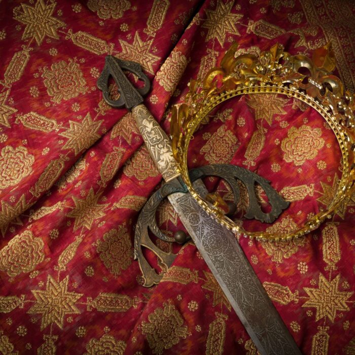 Une épée et une couronne - Canva Pro
