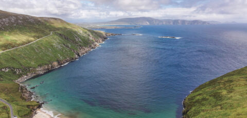 Vue aérienne de Keem Bay sur Achill Island - © Big Style Media - Fáilte Ireland