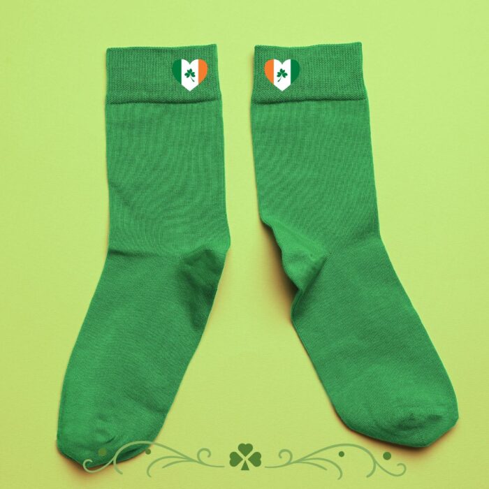 Des chaussettes vertes règlementaires seront obligatoires les jours de pluie en Irlande à compter d'aujourd'hui - Go to Ireland.com