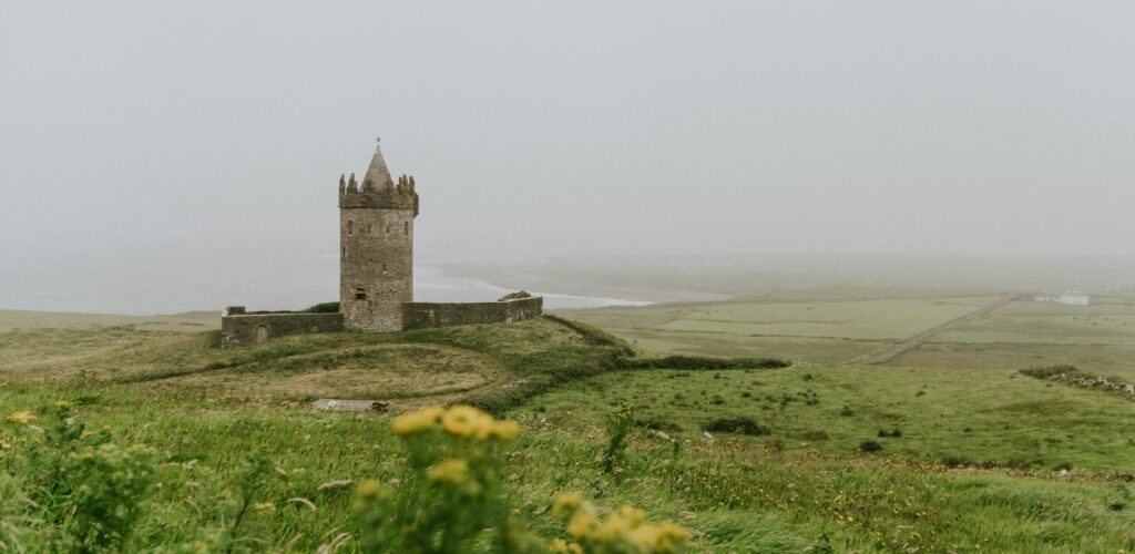 Comment éviter les frais de roaming en Irlande : les avantages de l&rsquo;utilisation de l&rsquo;eSIM pour votre voyage