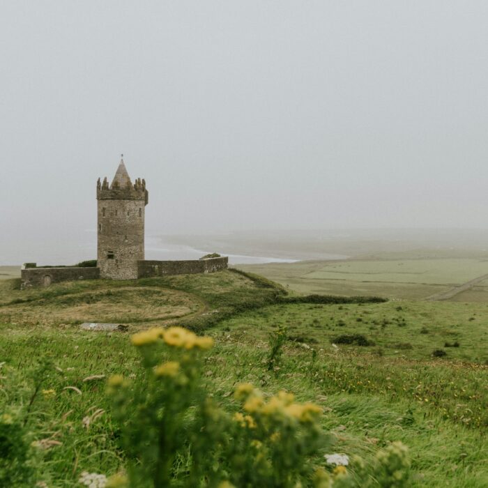 Doonagore castle - Photo de Aldo De La Paz sur Unsplash