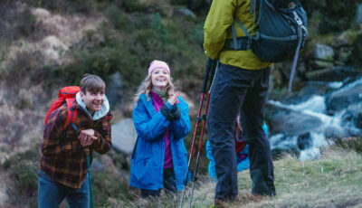 Des étudiants en randonnée en Irlande du Nord - @FinnRichards - Courtesy of Tourism Northern Ireland