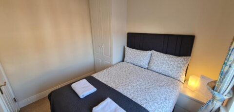 2 Cosy Bedrooms in a 3 Bed Home