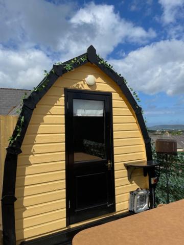 Arch Pod & Hot Tub