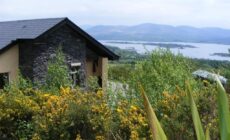 Charming Two Bedroom Cottage with Magnificent Sea Views. 10 minutes from Kenmare