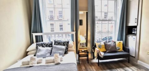 Cosy Central Studio off OConnell FAST WIFI