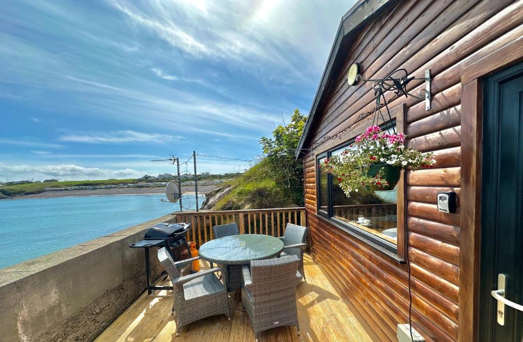 Cosy Portmor Log Cabin- Sea views