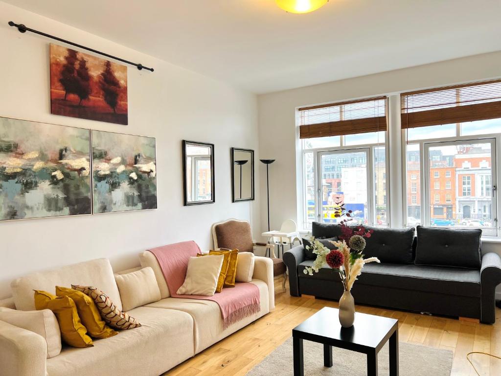 Cosy River View Flat at Temple Bar