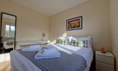 Ensuite Double Room Close to Airport