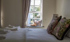 Hill House Lodge sleeps 6 Overlooking the rock of Cashel