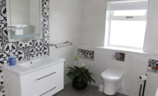 Laneside Haven - Accessible Gated Retreat - 5 Minutes from Castleblayney with Garden & Recreation Room!