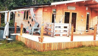 Luxury log cabin with wood fired hot tub