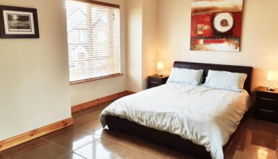 Seaview Apt in Buncrana with balcony